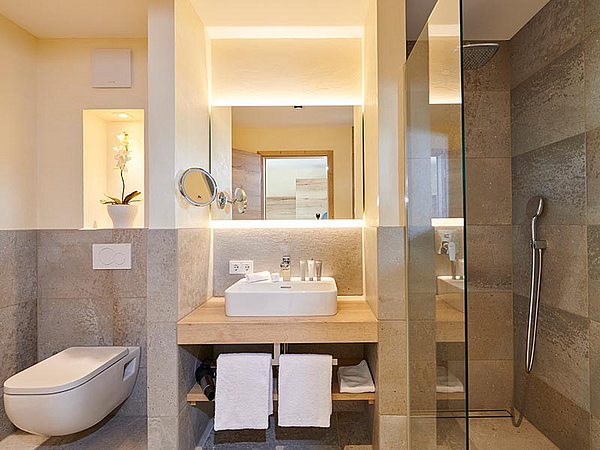 Bachhof Resort, Doppelzimmer Typ Donau Badezimmer