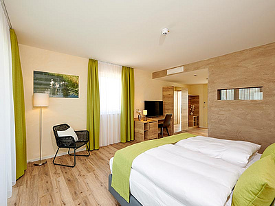 Bachhof Resort, Doppelzimmer Typ Donau Schlafzimmer